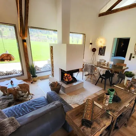 シャレー Stylische Alpenlounge Mit Pool, Blockhaus-sauna Und Jacuzzi Fuer Bis Zu 12 Personen