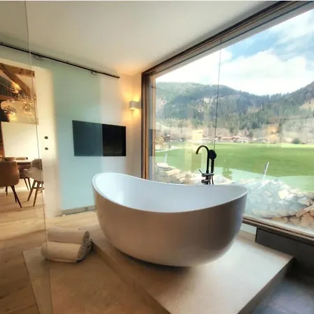Stylische Alpenlounge Mit Pool, Blockhaus-sauna Und Jacuzzi Fuer Bis Zu 12 Personen シャレー バイリッシュツェル
