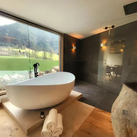 シャレー Stylische Alpenlounge Mit Pool, Blockhaus-sauna Und Jacuzzi Fuer Bis Zu 12 Personen