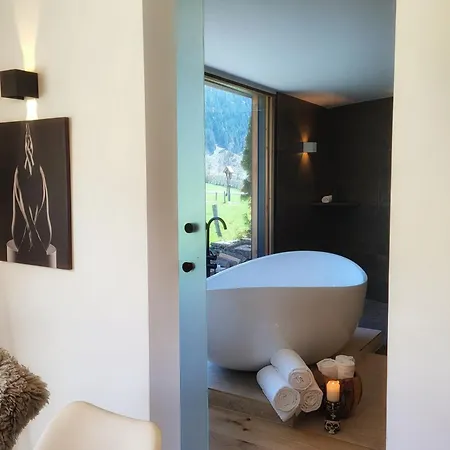 Stylische Alpenlounge Mit Pool, Blockhaus-sauna Und Jacuzzi Fuer Bis Zu 12 Personen シャレー バイリッシュツェル