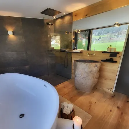 Stylische Alpenlounge Mit Pool, Blockhaus-sauna Und Jacuzzi Fuer Bis Zu 12 Personen *