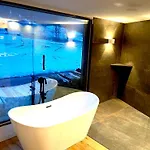 Chalet Stylische Alpenlounge Mit Pool, Blockhaus-sauna Und Jacuzzi Für Bis Zu 12 Personen *