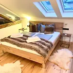 Chalet Stylische Alpenlounge Mit Pool, Blockhaus-sauna Und Jacuzzi Für Bis Zu 12 Personen