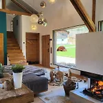 Stylische Alpenlounge Mit Pool, Blockhaus-sauna Und Jacuzzi Für Bis Zu 12 Personen Chalet *