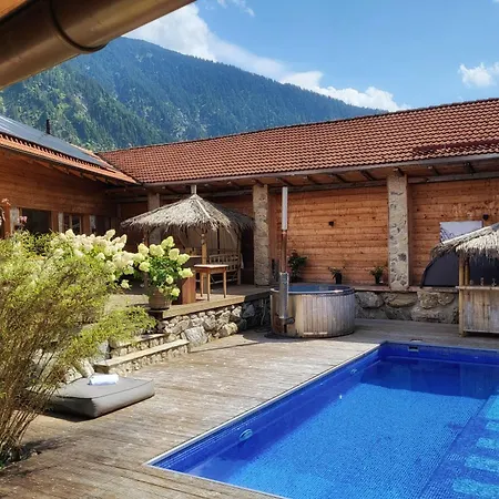 Stylische Alpenlounge Mit Pool, Blockhaus-sauna Und Jacuzzi Fuer Bis Zu 12 Personen Alpehytte