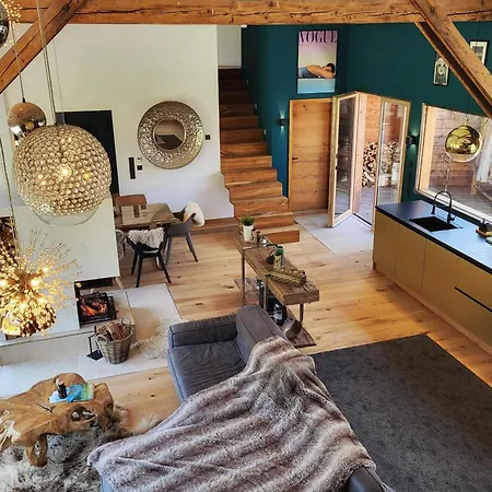 Alpehytte Stylische Alpenlounge Mit Pool, Blockhaus-sauna Und Jacuzzi Fuer Bis Zu 12 Personen