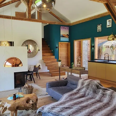Alpehytte Stylische Alpenlounge Mit Pool, Blockhaus-sauna Und Jacuzzi Fuer Bis Zu 12 Personen Bayrischzell
