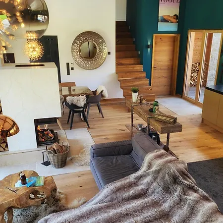 Stylische Alpenlounge Mit Pool, Blockhaus-sauna Und Jacuzzi Fuer Bis Zu 12 Personen *