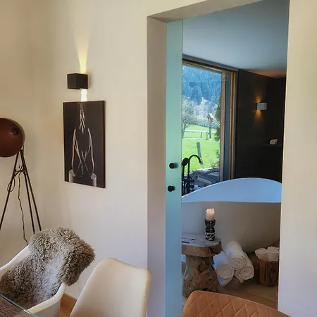 Stylische Alpenlounge Mit Pool, Blockhaus-sauna Und Jacuzzi Fuer Bis Zu 12 Personen *