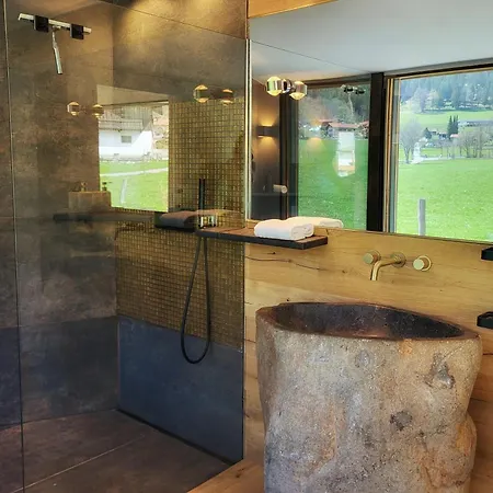 Horská chata Stylische Alpenlounge Mit Pool, Blockhaus-sauna Und Jacuzzi Fuer Bis Zu 12 Personen