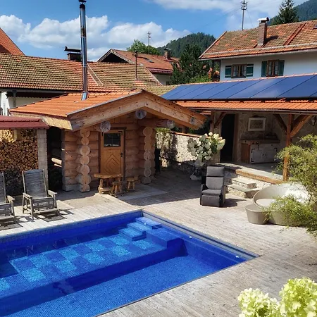Alpehytte Stylische Alpenlounge Mit Pool, Blockhaus-sauna Und Jacuzzi Fuer Bis Zu 12 Personen